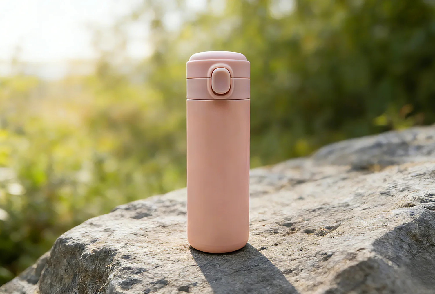 Las características de la taza de viaje.